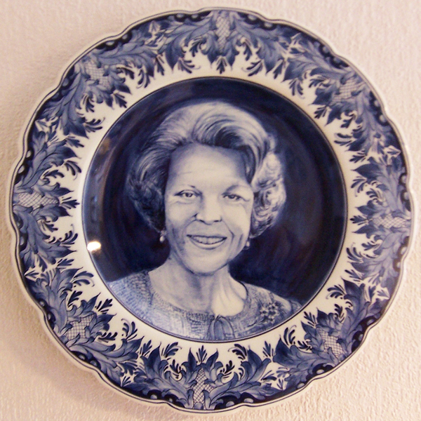 You are currently viewing Koningin Beatrix op porseleinen bord